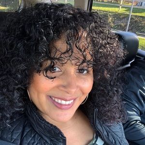 Meet your Posher, Yvette